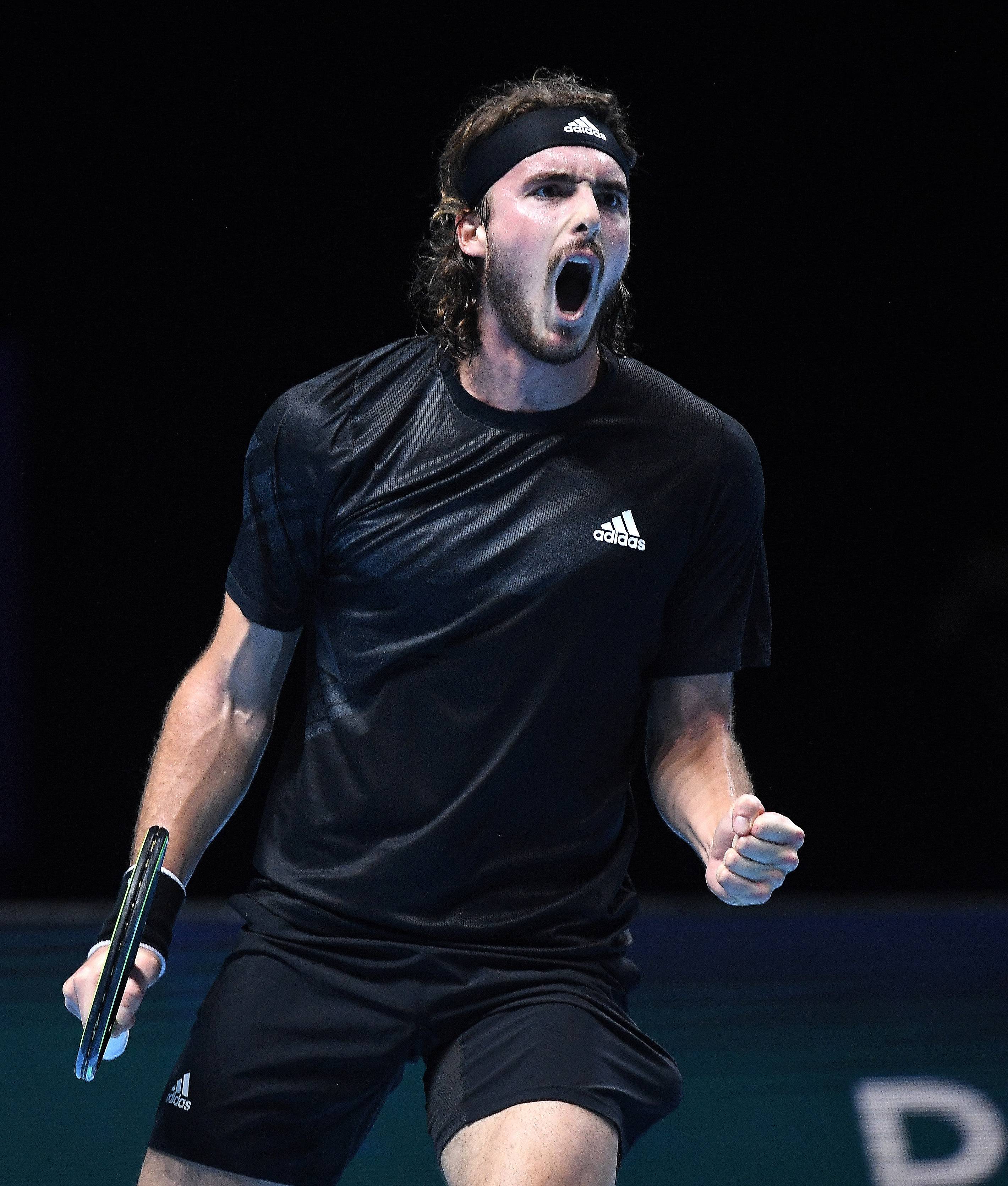 世界网球队险胜法国网球队,西西帕斯统治全场 世界网球队险胜法国网球队,西西帕斯统治全场