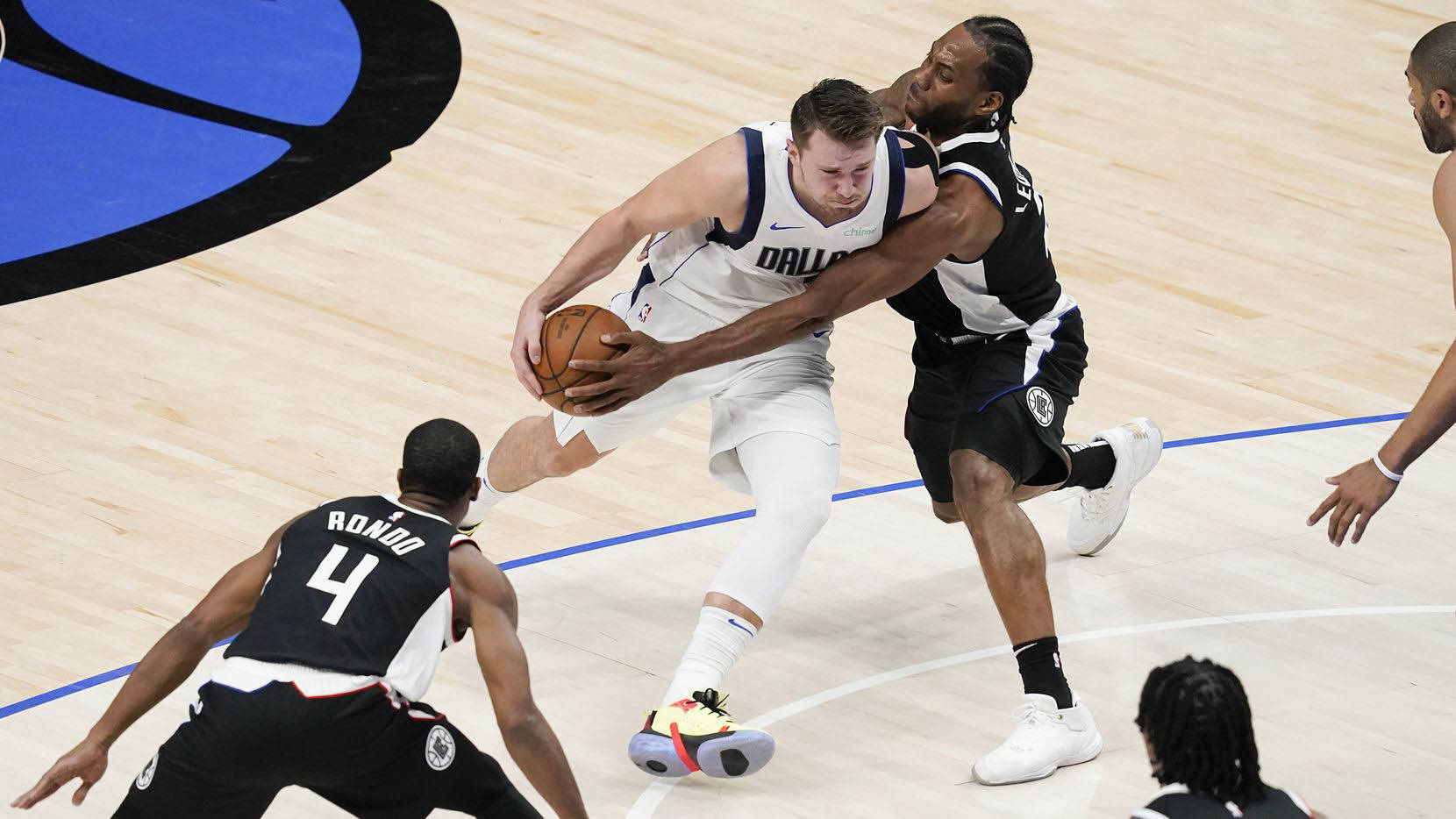 包含NBA战术调整奏效，成功扭转局势的词条