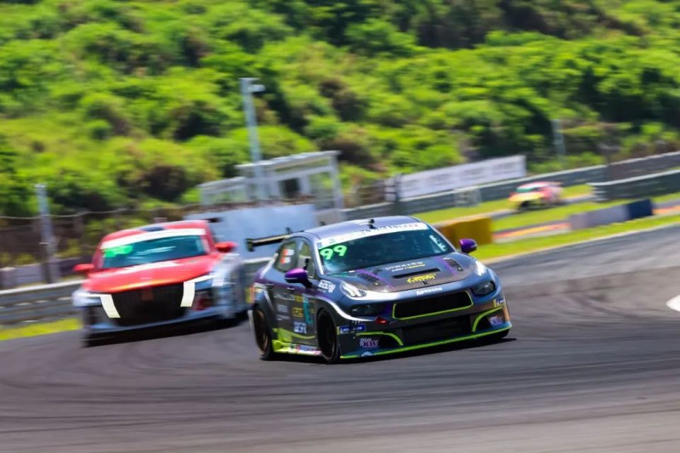 爱游戏在线-包含赛车赛程公布，焦点大战一触即发的词条