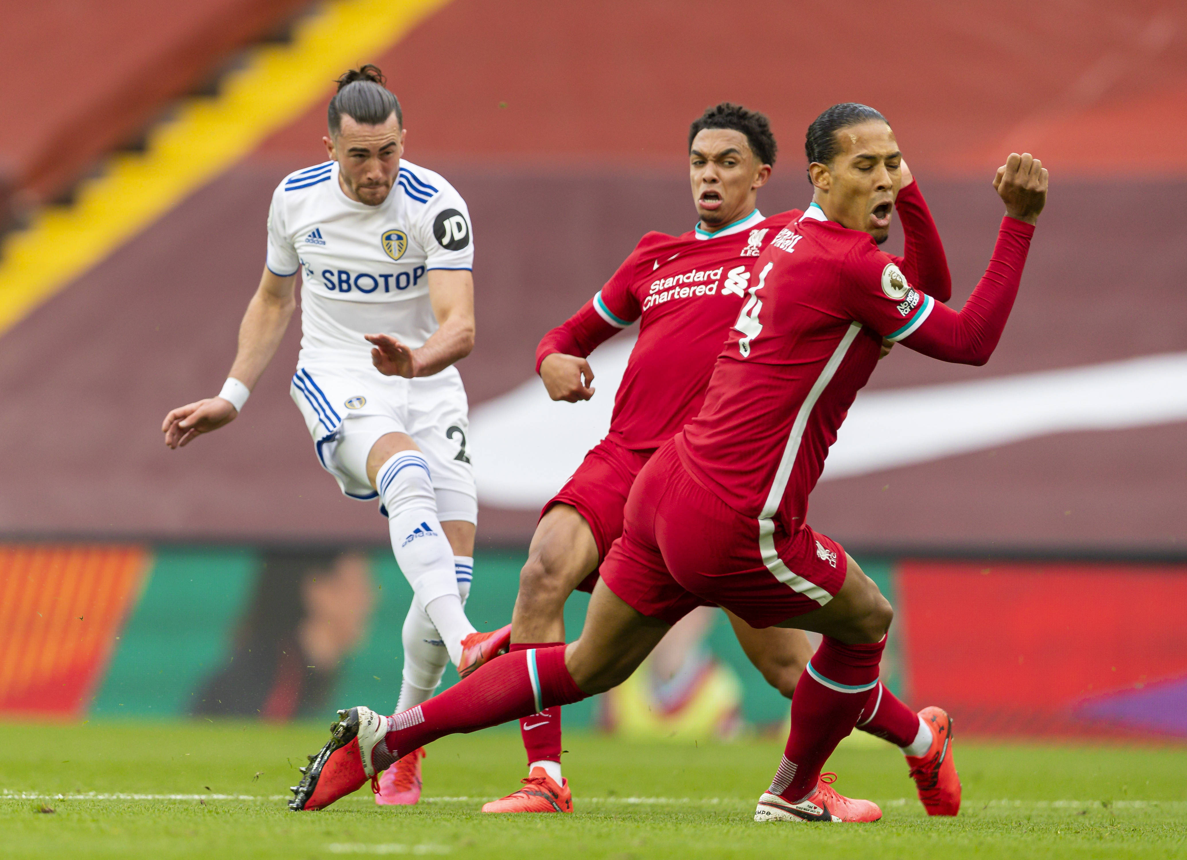 足球赛程公布,焦点大战一触即发 足球赛程公布,焦点大战一触即发