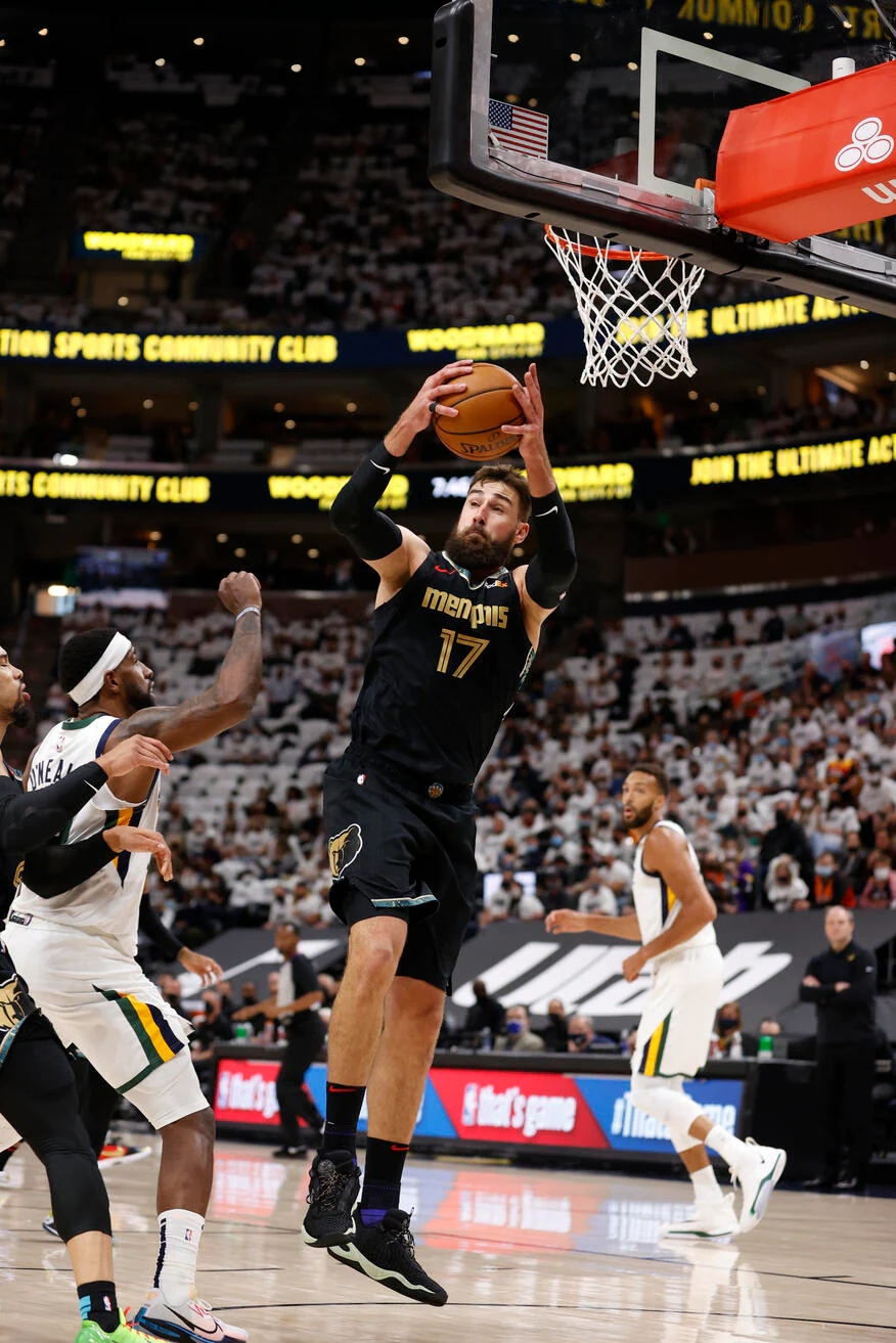 灰熊逆转爵士，胡金秋惊艳四座