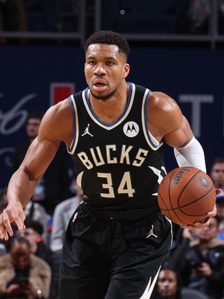 雄鹿翻盘雷霆,范弗利特惊艳四座 雄鹿翻盘雷霆,范弗利特惊艳四座