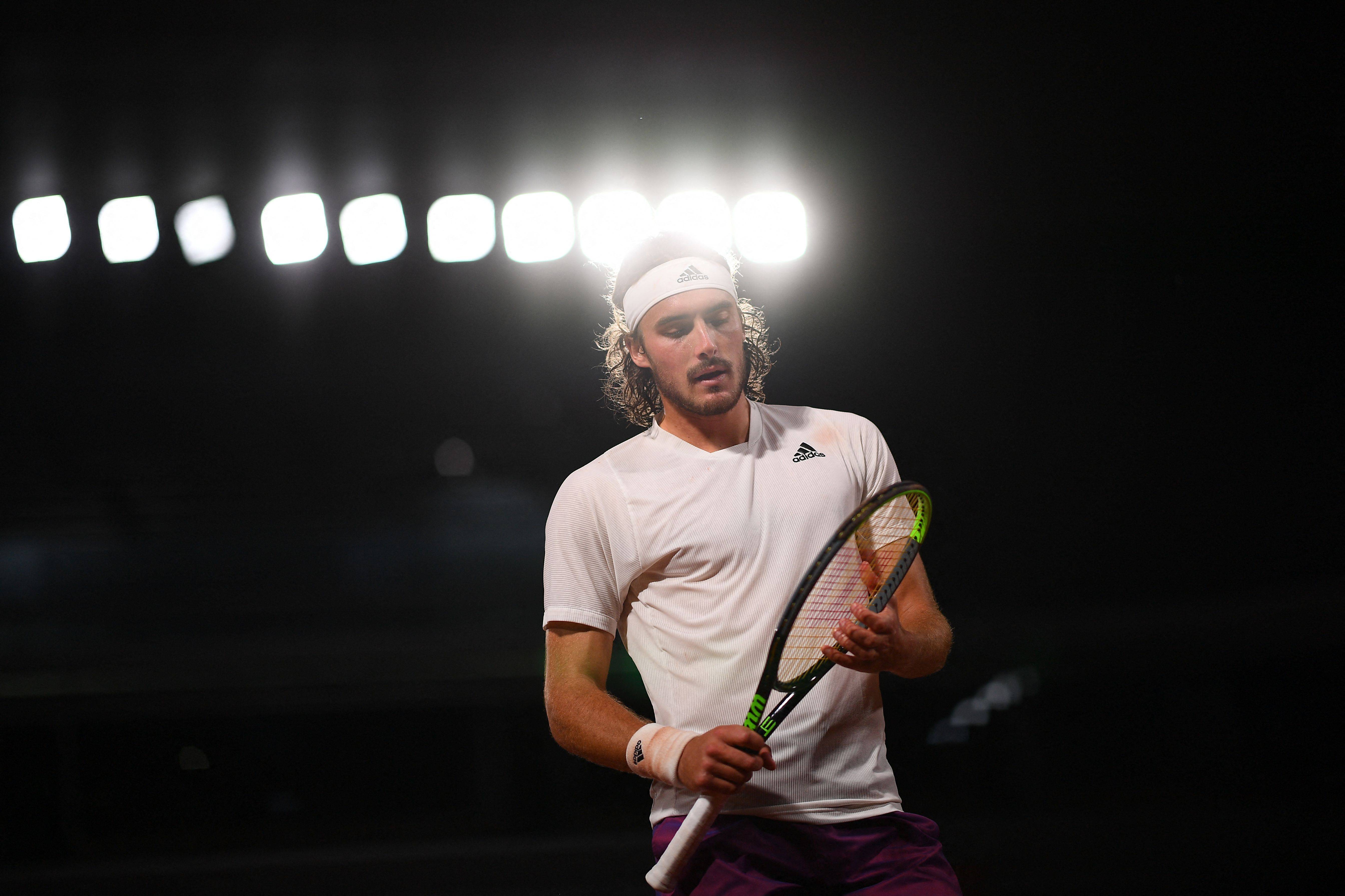 法网险胜澳网，西西帕斯带队取胜