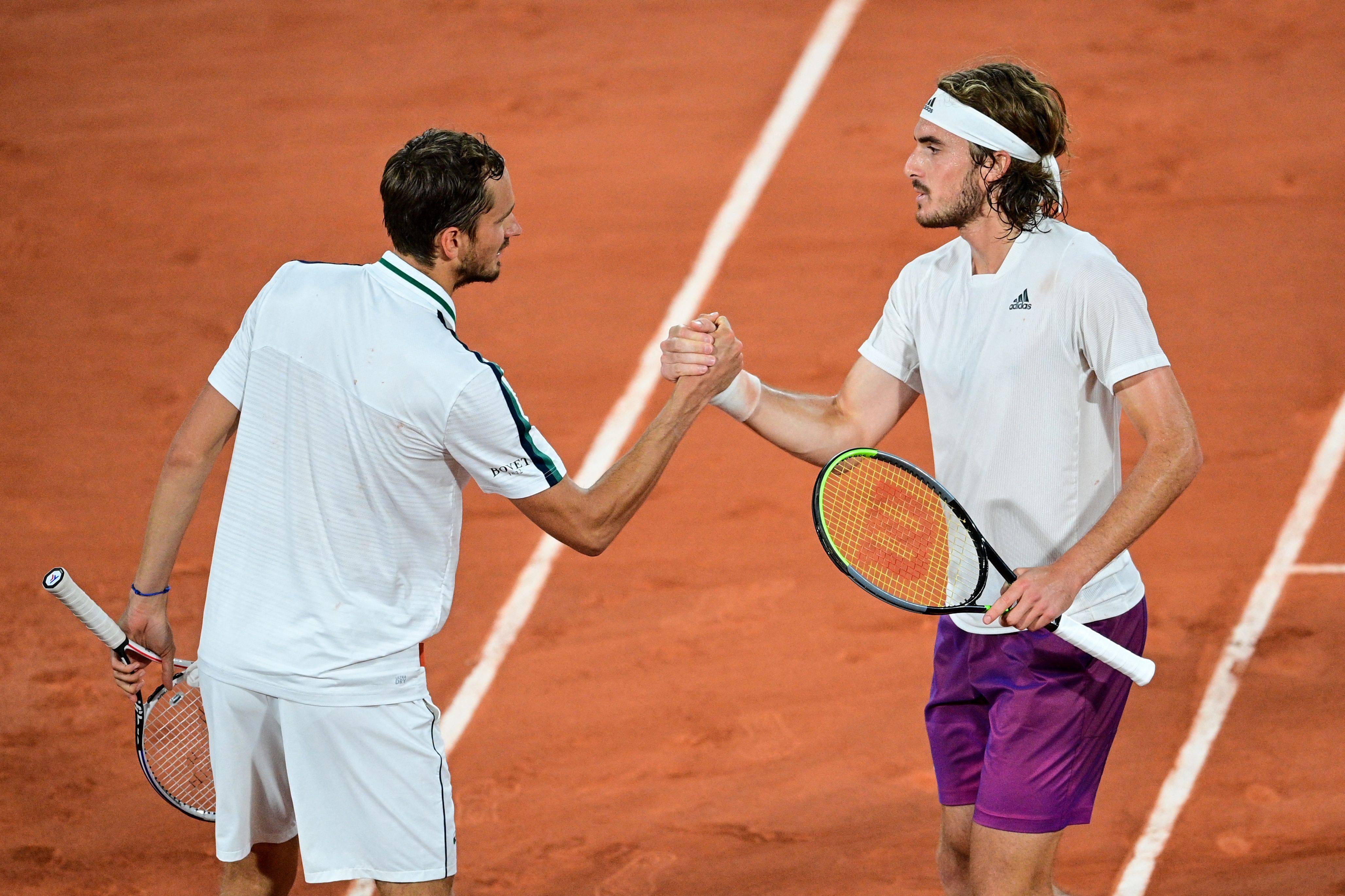 法网险胜澳网，西西帕斯带队取胜