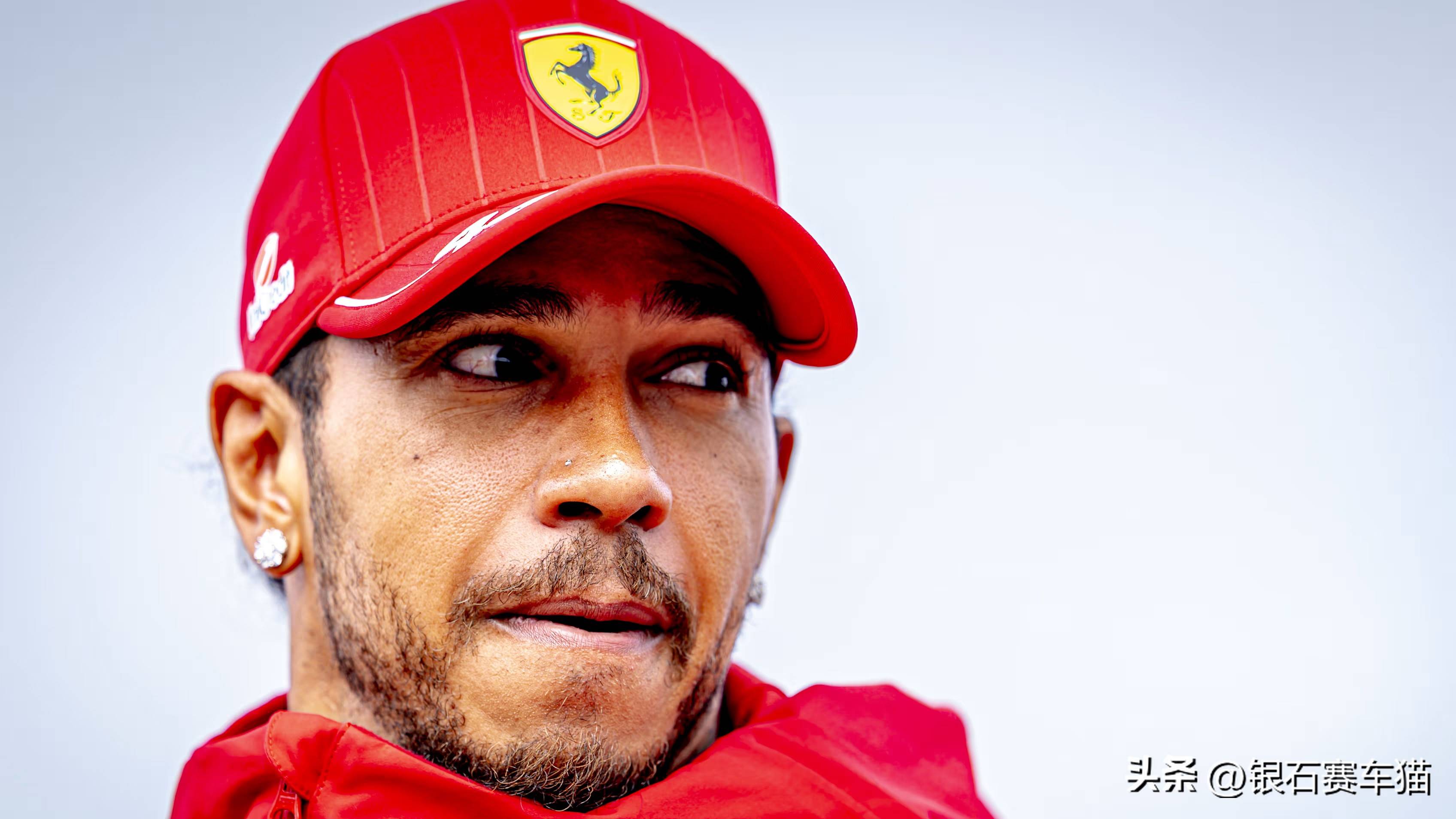 梅赛德斯绝杀阿斯顿马丁，汉密尔顿扛起全队