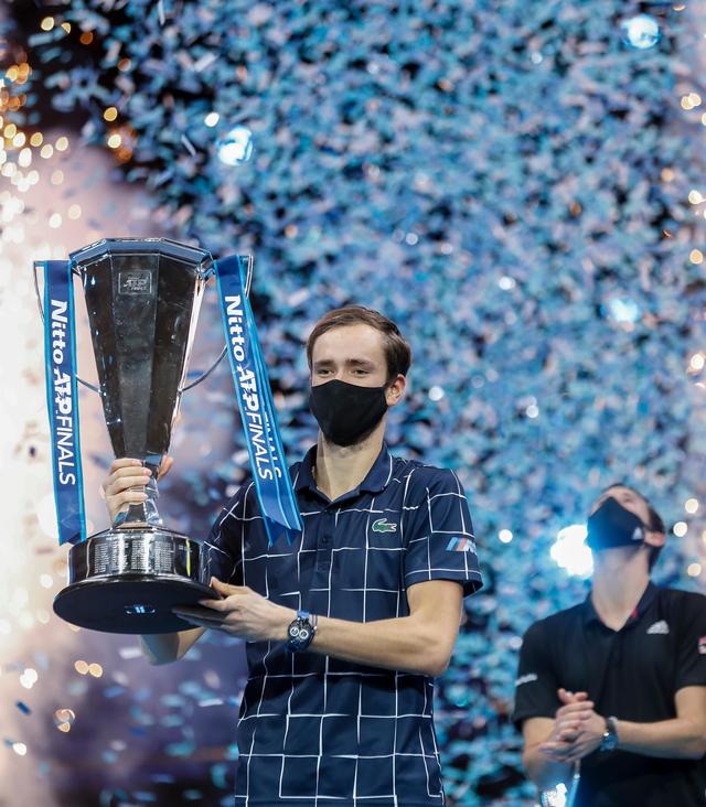 年终总决赛横扫ATP总决赛，梅德韦杰夫点燃赛场