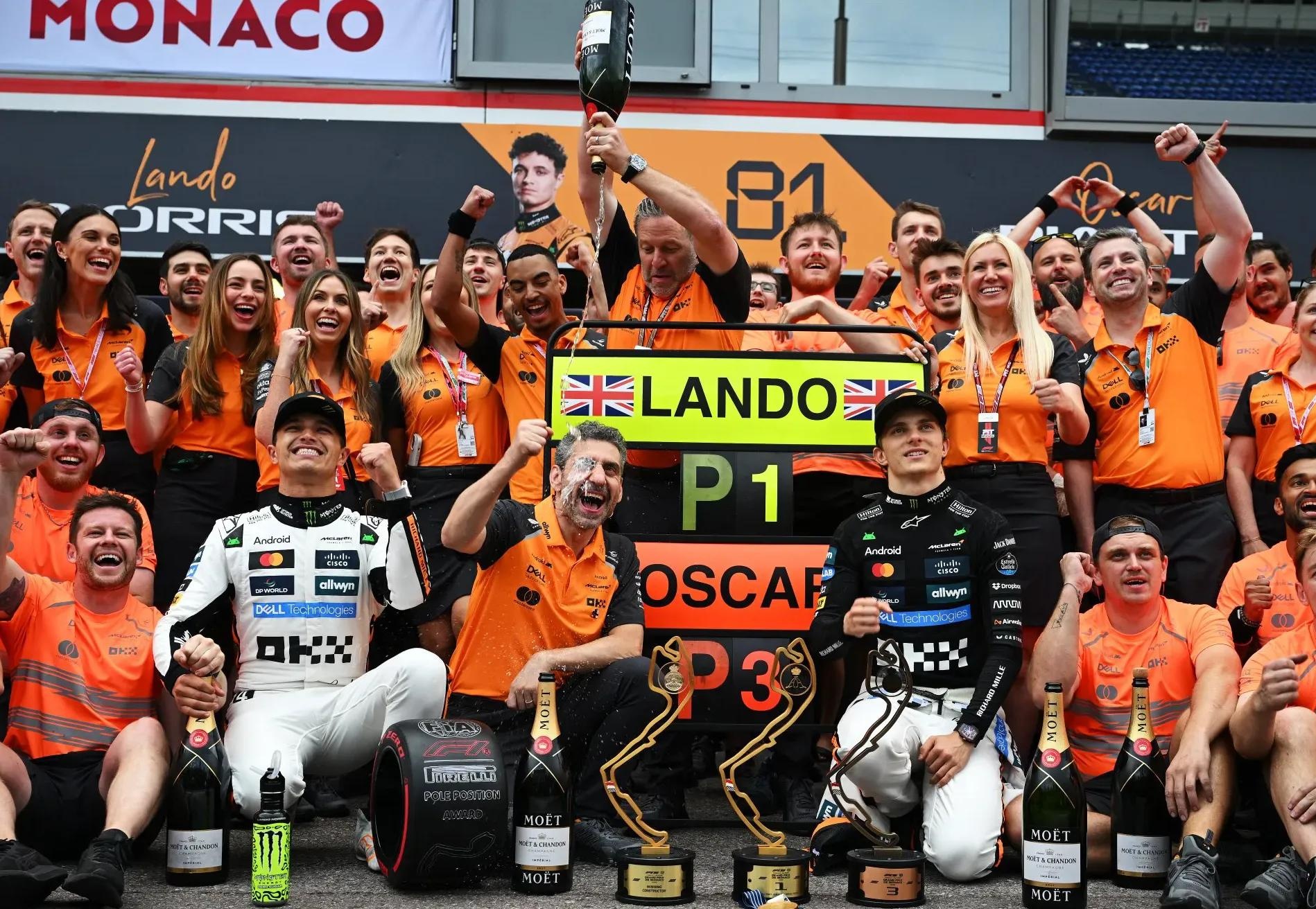 雷诺车队碾压威廉姆斯，塞恩斯带队取胜