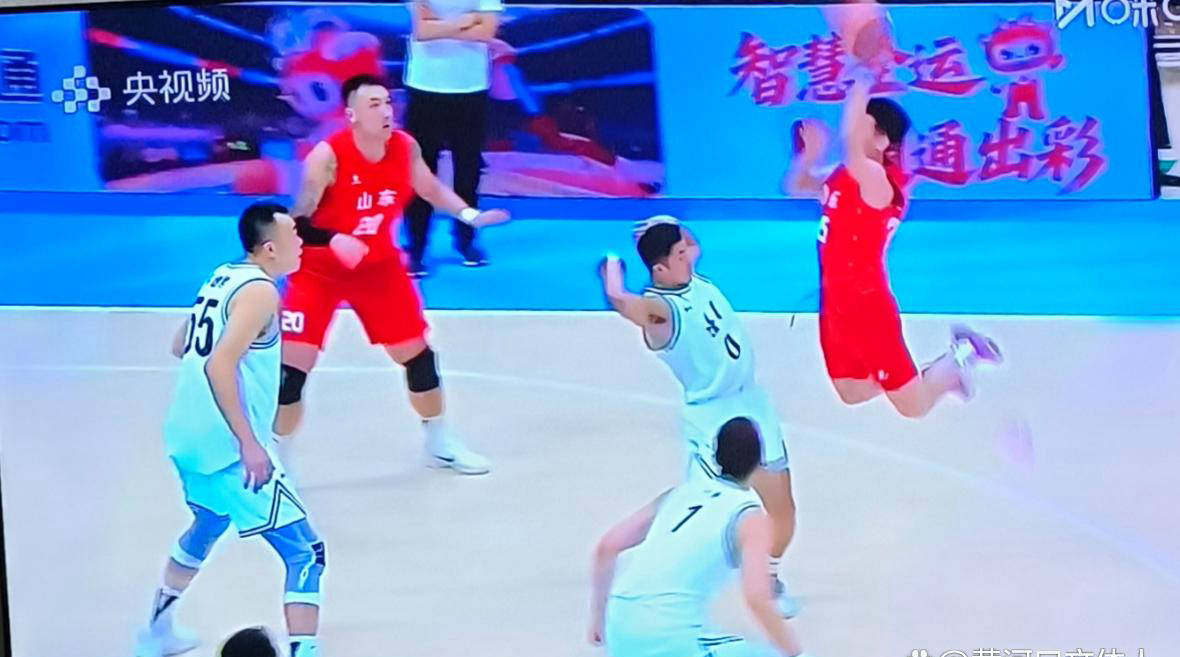 山东队轻取辽宁队，郭艾伦扛起全队